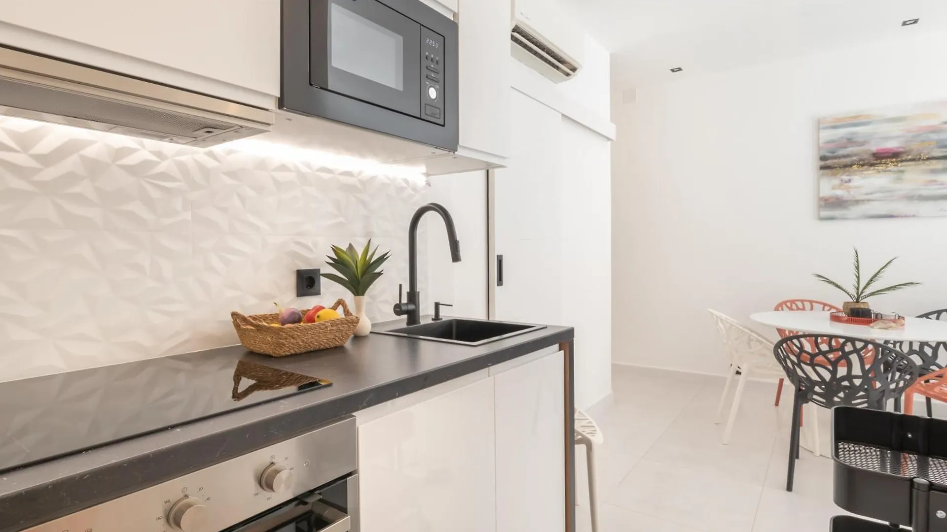 Beautiful & Fully Renovated 2Bd Apt - In City Center - 20 Meters From Beach Fuengirola Spain