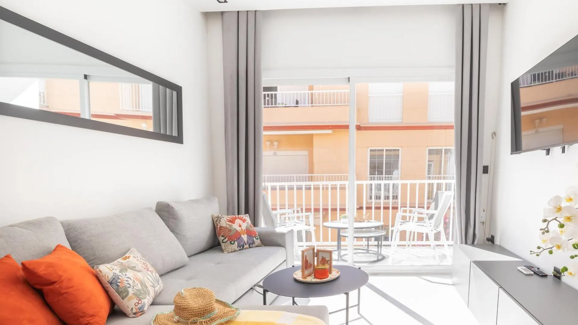 Beautiful & Fully Renovated 2Bd Apt - In City Center - 20 Meters From Beach Fuengirola 0*,  Spain