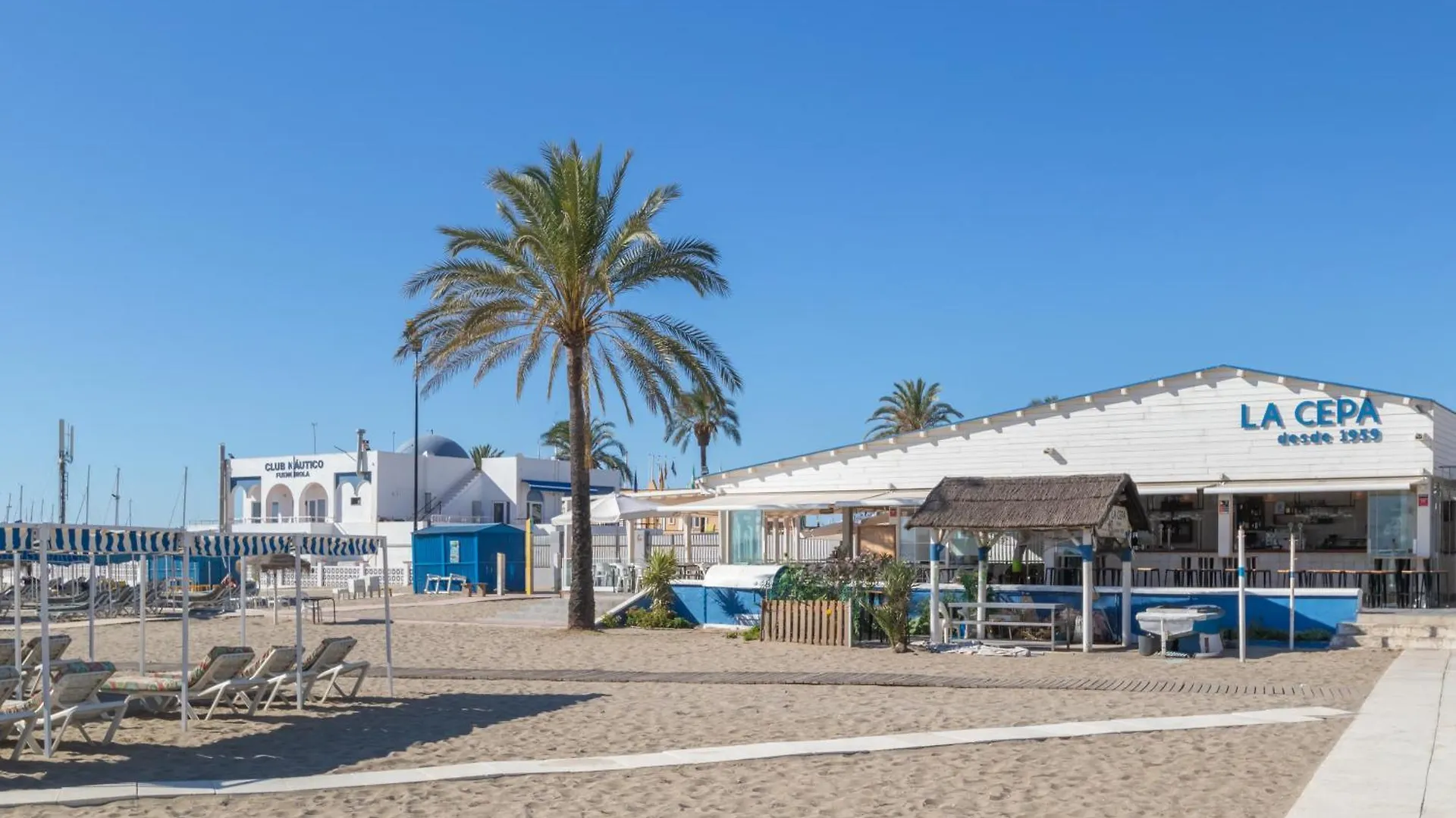 Apartment Beautiful & Fully Renovated 2Bd Apt - In City Center - 20 Meters From Beach Fuengirola Spain