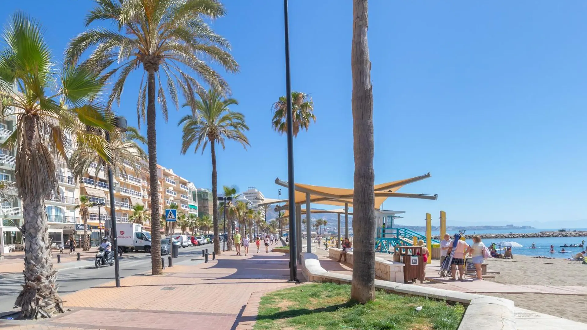 Beautiful & Fully Renovated 2Bd Apt - In City Center - 20 Meters From Beach Fuengirola 0*,