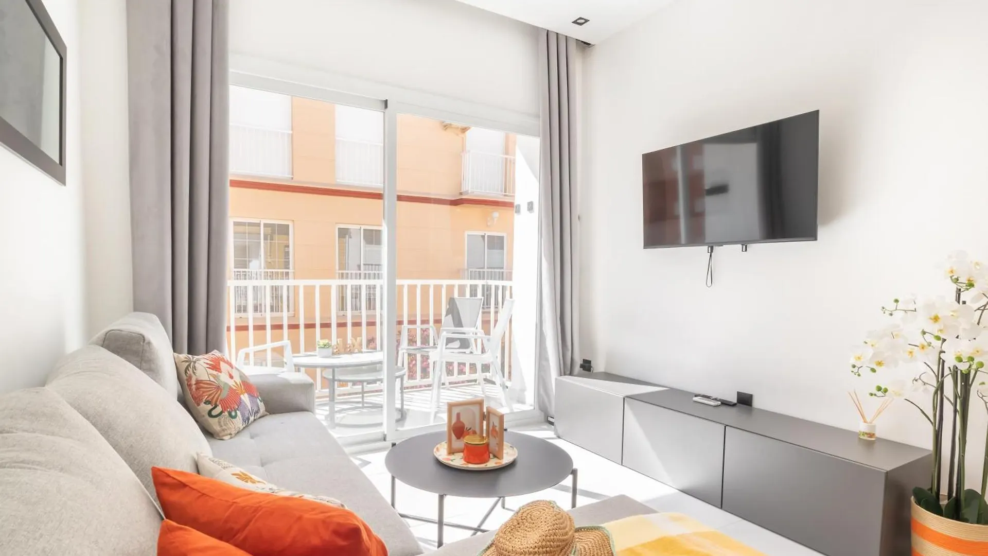 Beautiful & Fully Renovated 2Bd Apt - In City Center - 20 Meters From Beach Fuengirola 0*,  Spain