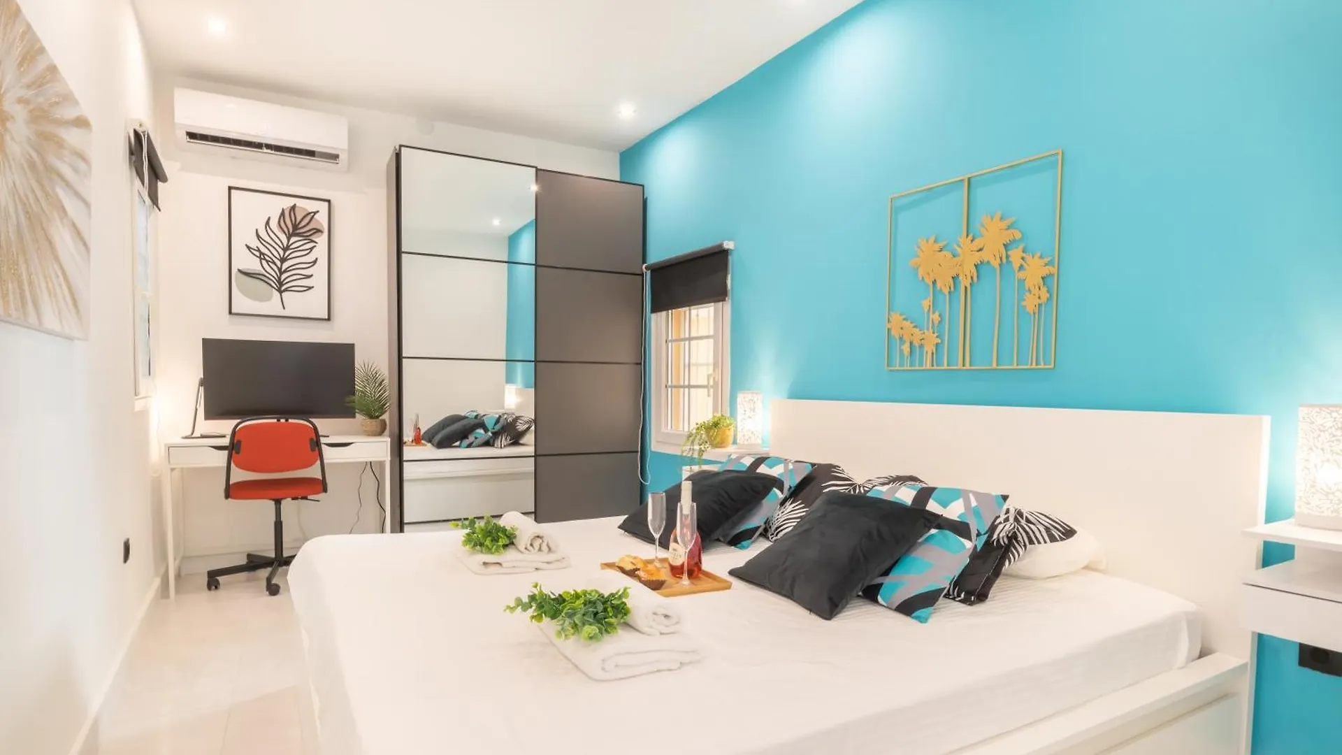 Beautiful & Fully Renovated 2Bd Apt - In City Center - 20 Meters From Beach Fuengirola