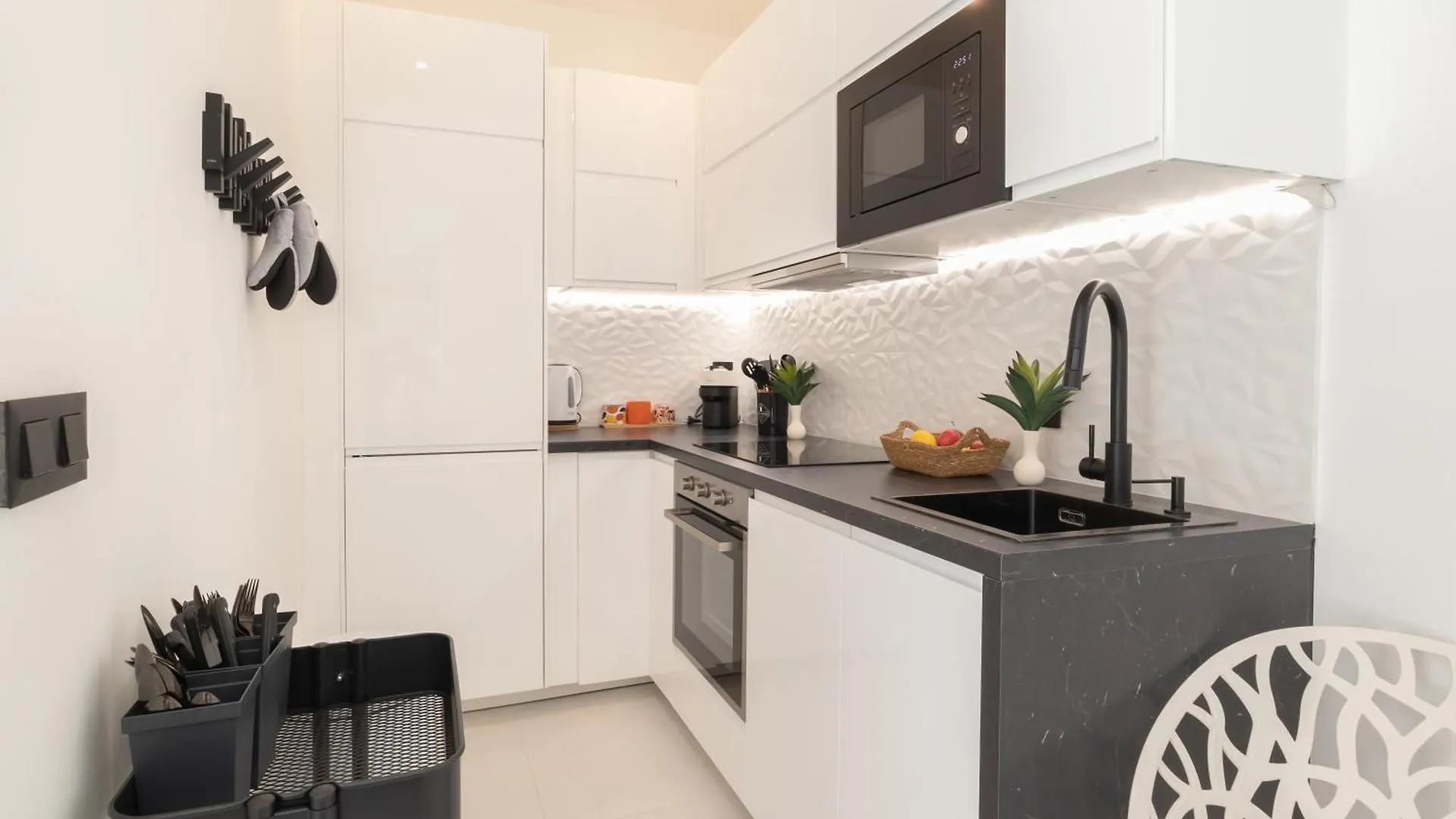 Apartment Beautiful & Fully Renovated 2Bd Apt - In City Center - 20 Meters From Beach Fuengirola
