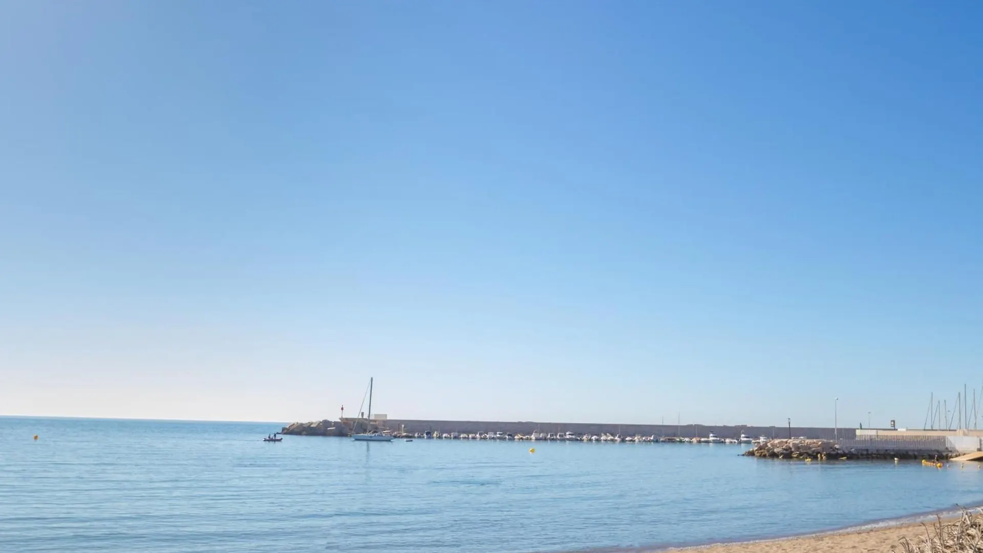 Apartment Beautiful & Fully Renovated 2Bd Apt - In City Center - 20 Meters From Beach Fuengirola